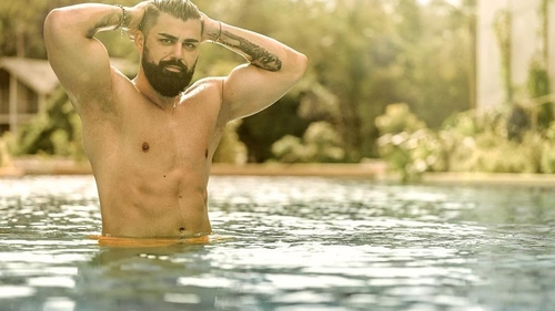 Cine este şi din ce face bani Ali Habron? Ispita a produs primul şoc la Insula iubirii: a "divorţat-o" pe Teodora de Alex