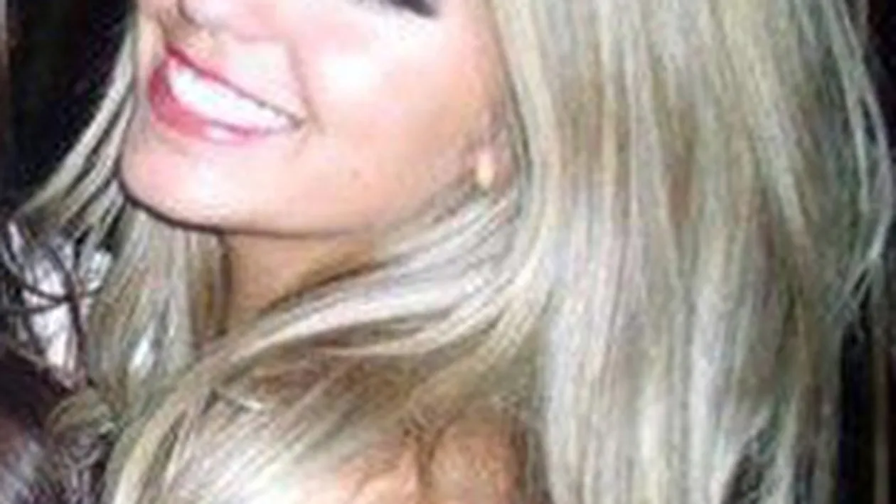 O blonda, motivul divortului dintre Demi Moore si Ashton Kutcher. Vezi aici cum arata!