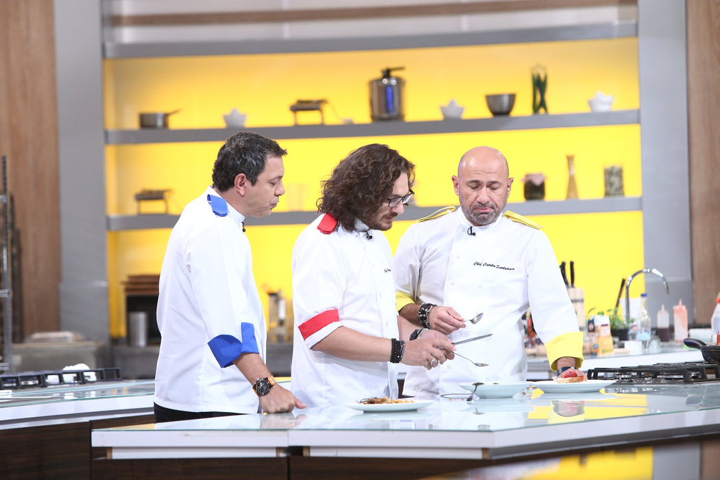 Momente tensionate la Antena 1! Urlete şi îmbrânceli între Dumitrescu şi Scărlătescu la “Chefi la cuţite”