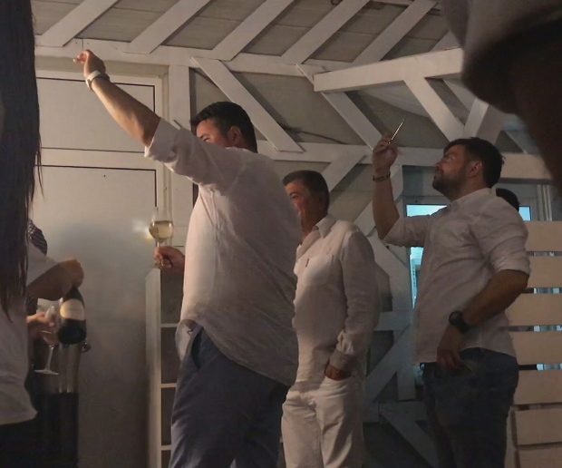 Emanoil Savin a făcut șpriț ”pe separeu” la LOFT!