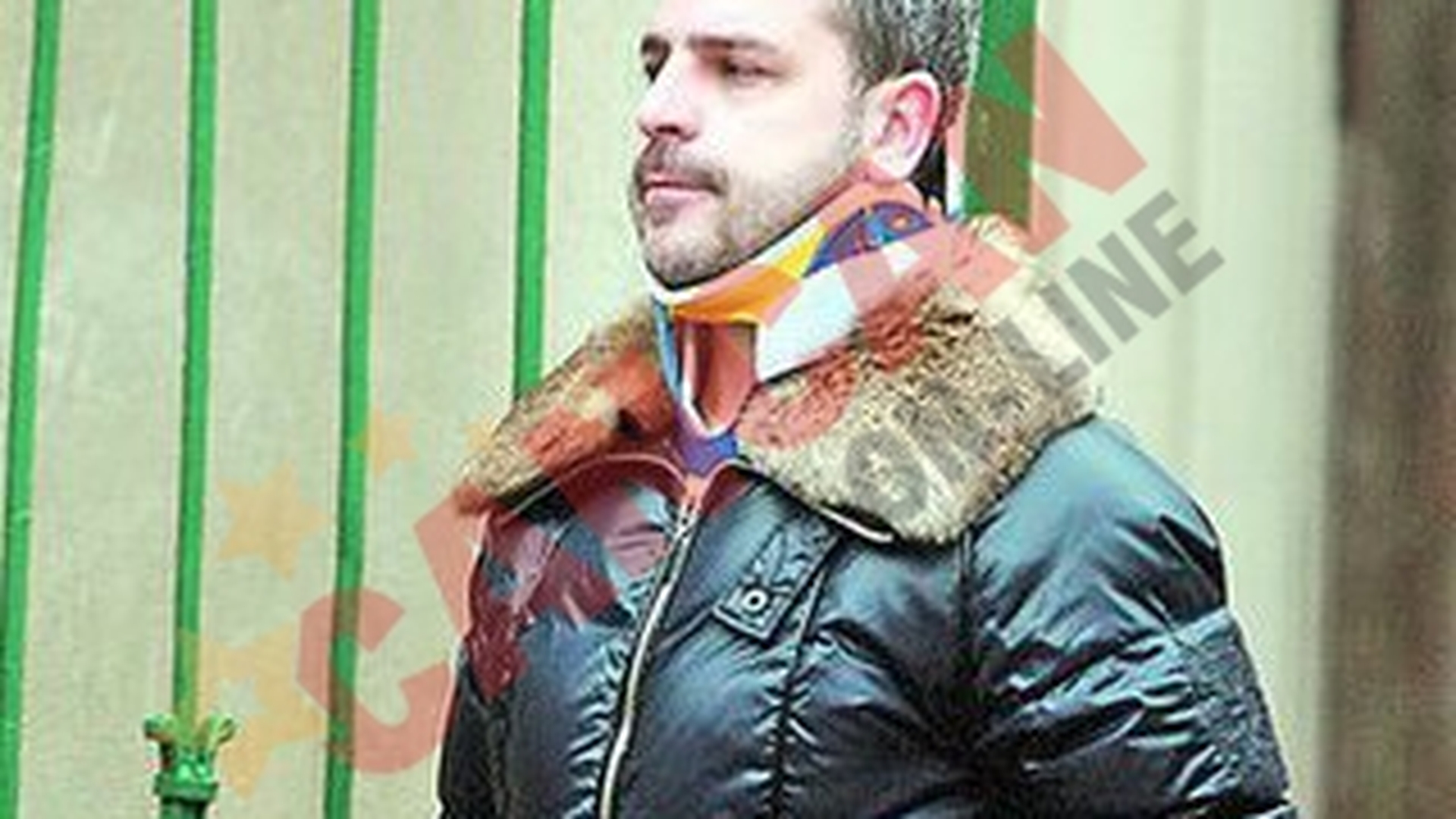 "Politistul care m-a batut este tinut in brate"