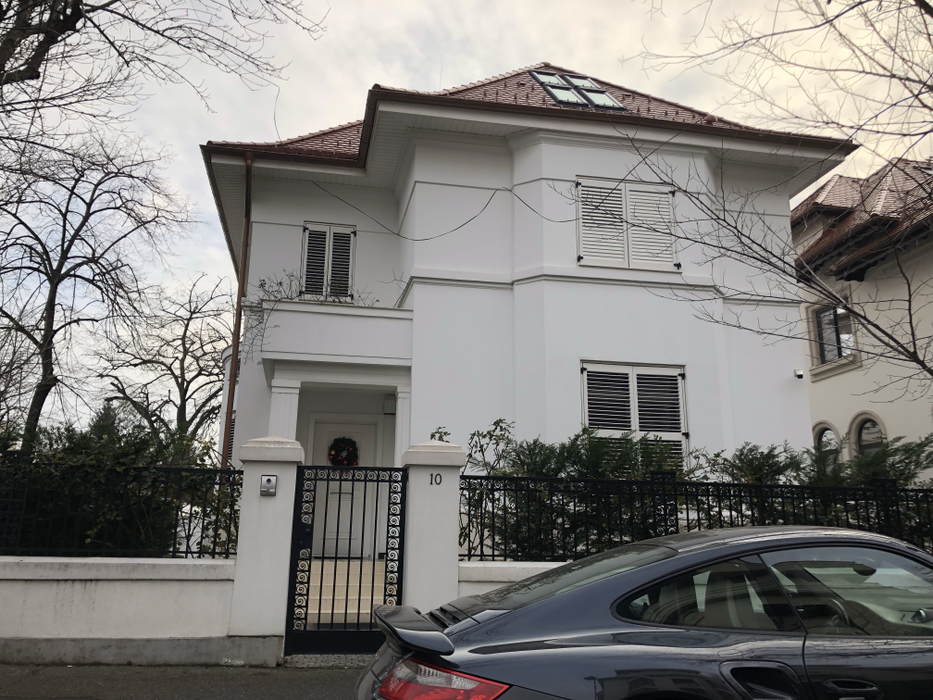 Aşa arată acum super-vila deţinută de Matei Stratan în Dorobanţi