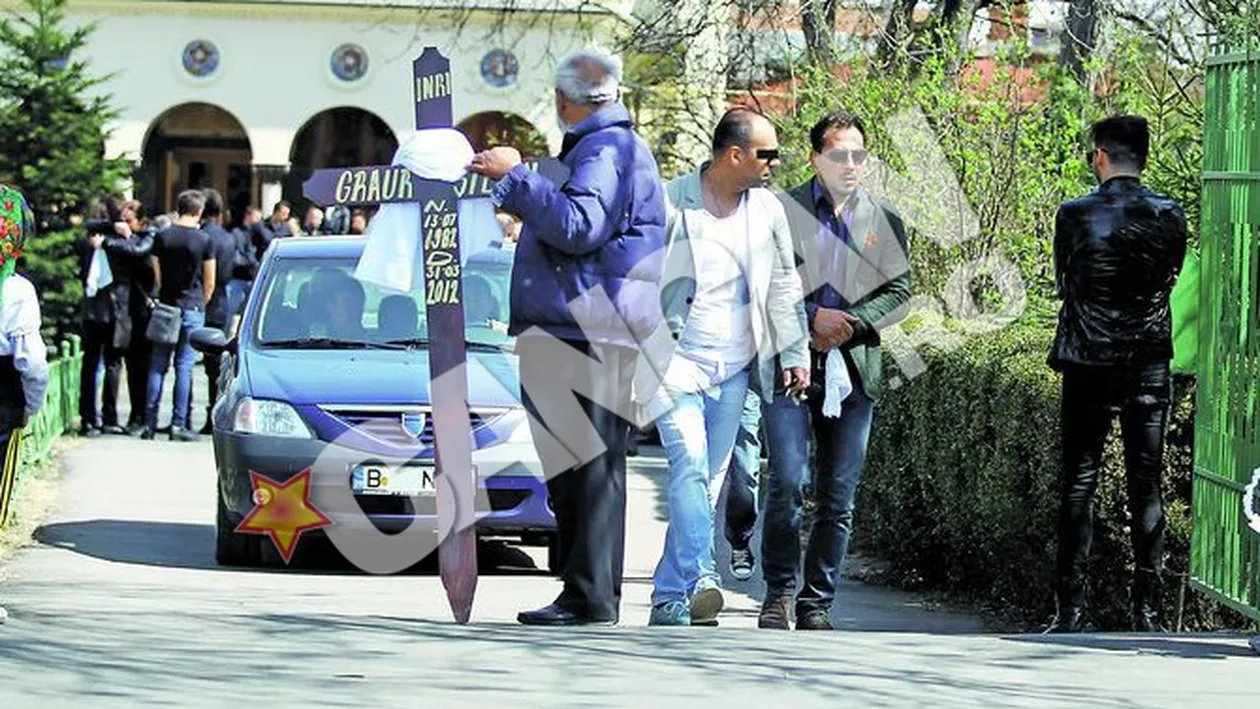 Stefan Stan si-a luat-o in cap! S-a dus la inmormantarea prietenului cu bodyguardul dupa el