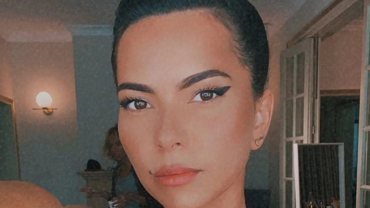 FOTO | Inna, fotografiată în lenjerie intimă în mijlocul străzii! Cum arată acum artista