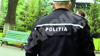 Politist prins cu bani falsi la un supermarket