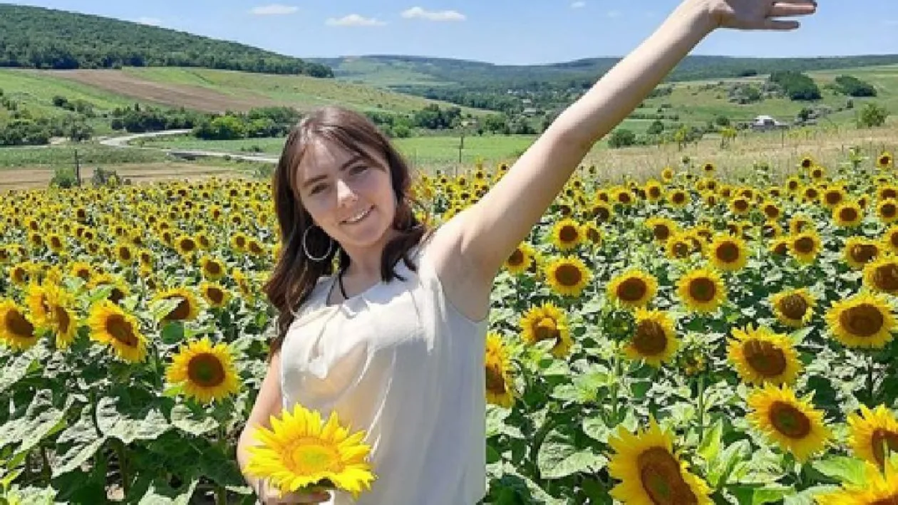 FOTO / Cum arată Vulpița de la Acces Direct, după ce a renunțat să mai fie vedetă la Antena 1. S-a întors în Blăgești și...