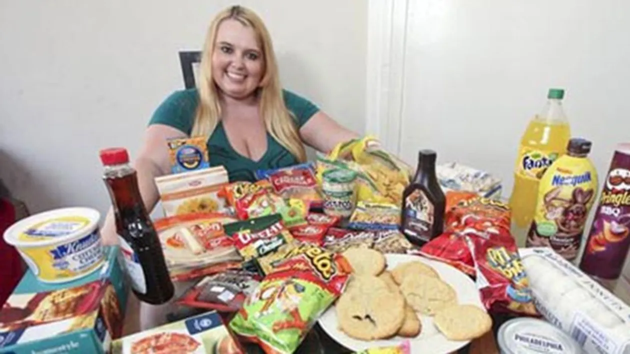 Si-a distrus frumusetea dintr-o ambitie prostească! Cum arată aceasta fată, după ce a decis ajungă OBEZĂ