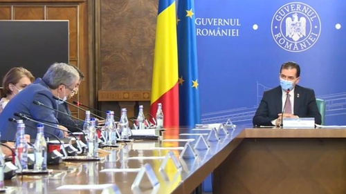 Prim-ministrul: ”Am luat decizia de a permite oficierea slujbelor religioase și în spații închise”