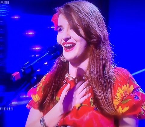 O tânără de etnie romă i-a ridicat în picioare pe jurații de la ”Românii au talent”