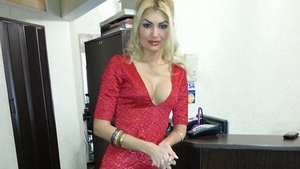Anorexica Flavia Apostol face furori la plaja! Vezi cum arata intr-un costum de baie minuscul!