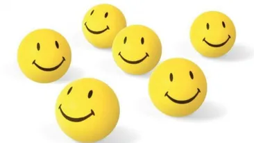 BANCUL ZILEI | Un bărbat îi cere iubitei o poză cu ochii ei