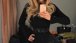 Bianca Drăguşanu şi-a pozat posteriorul! Prietenii s-au uitat şi apoi au pus întrebarea indiscretă: ”Ţi-ai pus implant în fese?”