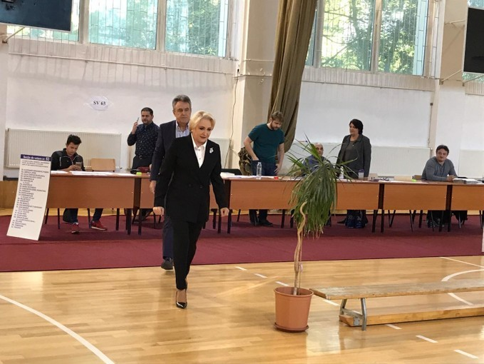 Viorica Dăncilă și soțul ei. Sursa foto: stirileprotv.ro