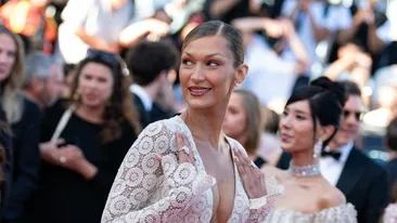Apariții spectaculoase la Cannes 2026. Bella Hadid, printre vedetele care au atras toate privirile pe covorul roșu