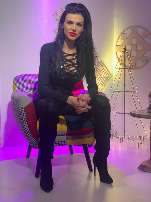 Lavinia a divorțat în secret, la notar, după ce s-a tunat din cap până-n picioare