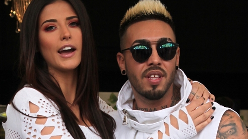 ANTONIA nu a rezistat şi i-a dat replica unei fane care i-a criticat o poză sexy! Ce mesaj i-a transmis cântăreaţa