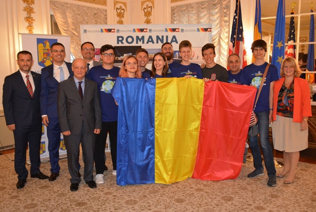 Cum au fost onoraţi în SUA românii participanţi la Olimpiada de Robotică!