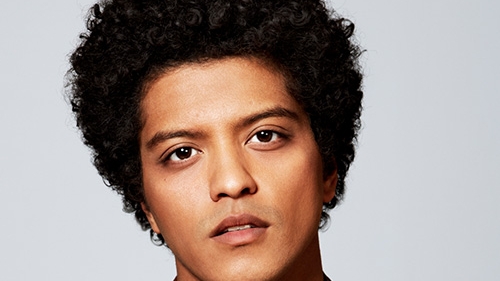 Clipe grele pentru Bruno Mars! Cântăreţul şi-a pierdut mama si nu-şi poate reveni din soc