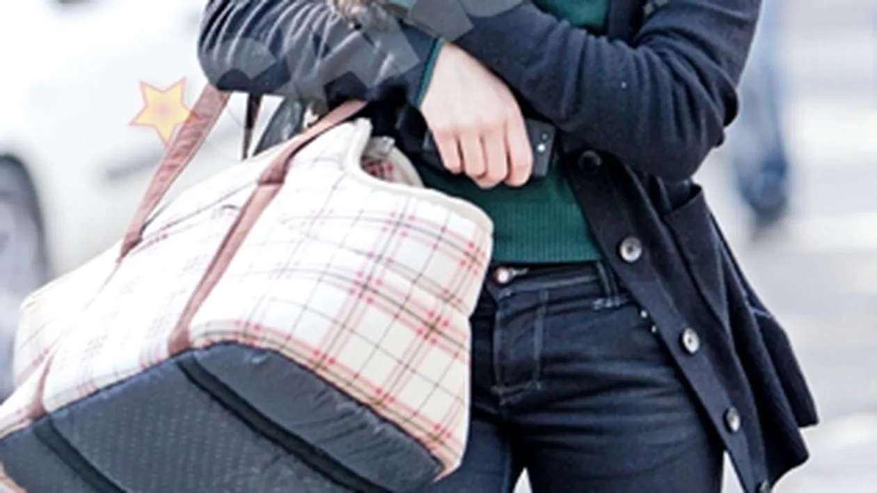 Laura Cosoi nu se desparte de catelul ei Jazzy