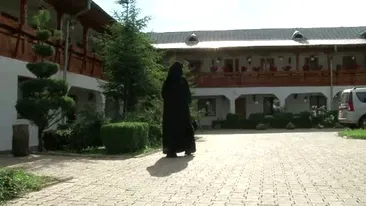 Scandal monstru la Vaslui! O călugăriţă s-a îndrăgostit de un arab și a vrut să se sinucidă