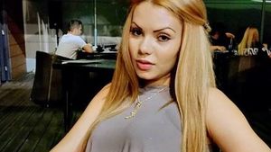 BEYONCE de România a avut un şoc după ce a cumpărat pâine! Vedeta a găsit un gândac şi a imortalizat momentul