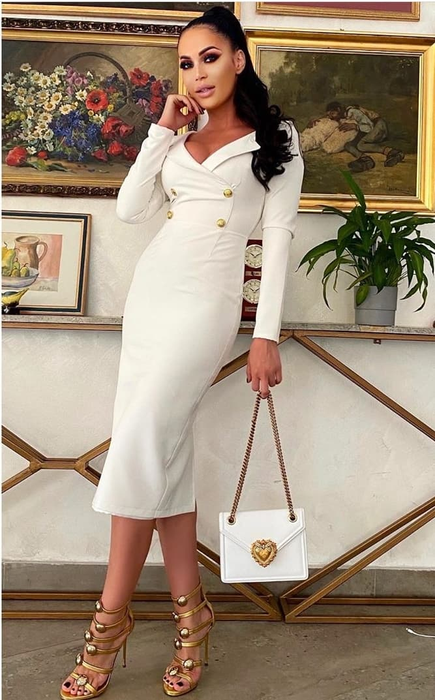 Bianca Pop, într-o rochie albă