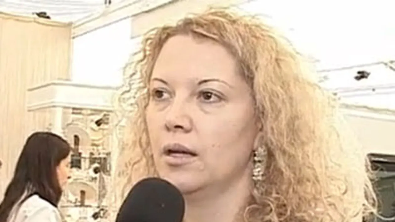 Imaginea care o sa te sperie dis-de-dimineaţă! Oana Lis fără pic de machiaj, exact cum o vede Viorel în fiecare zi!