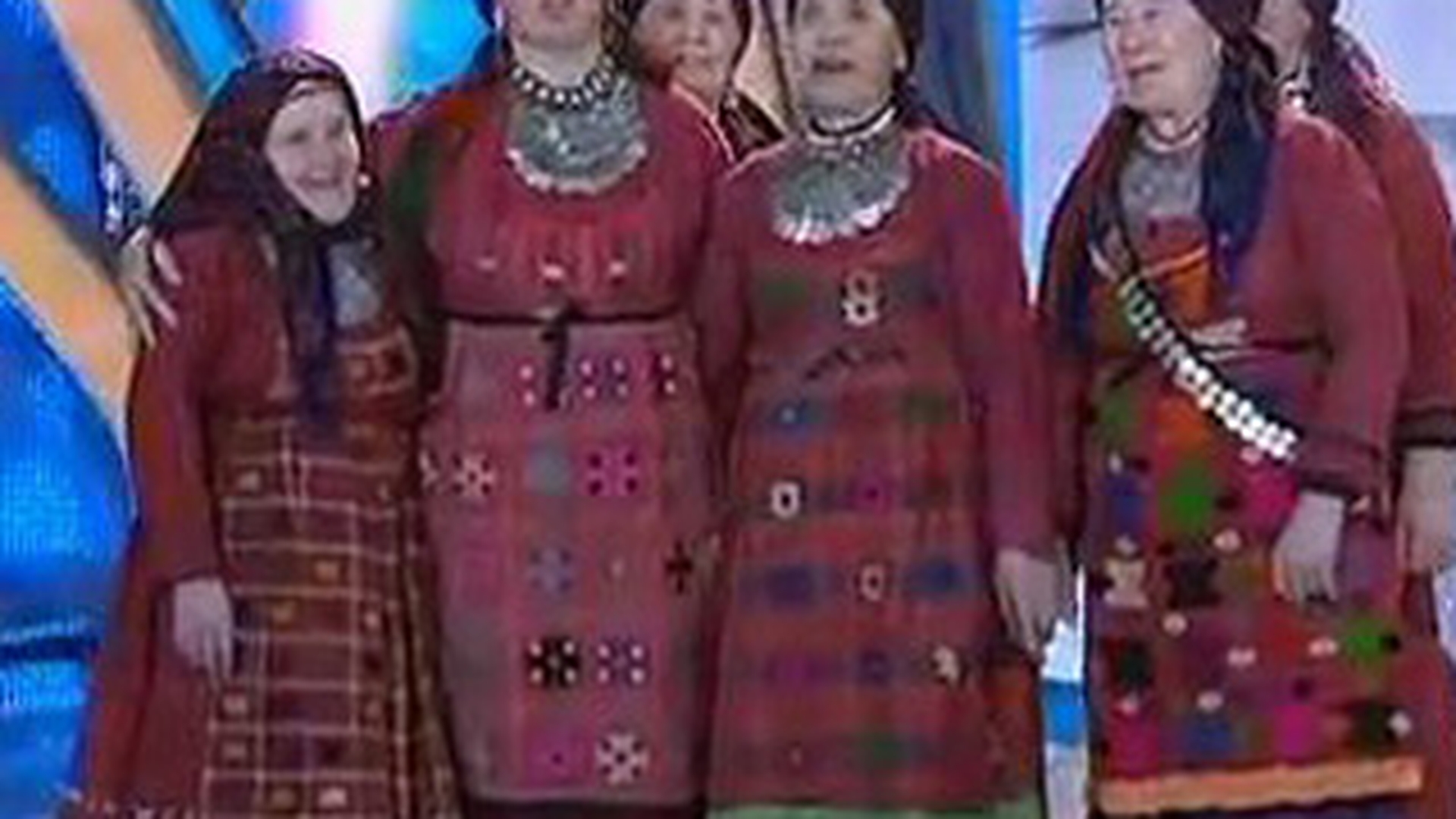 Esti curios sa afli ce canta babutele de la Eurovision? "Party for Everybody, come on and dance, BOOM"! Vezi aici traducerea versurilor in limba romana!