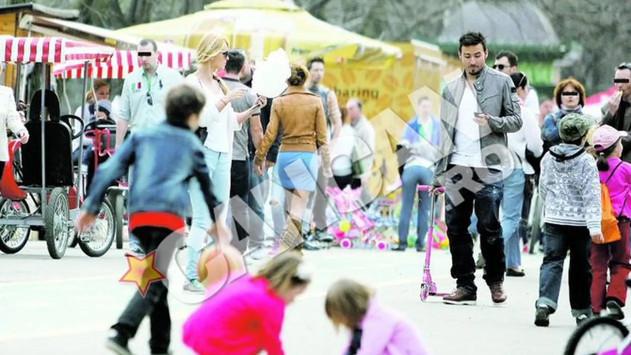 Printul Cristea nu are timp pentru micuta lui! I-a cumparat vata pe bat si a fugit la Bianca