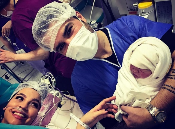Adrian Mutu a vorbit despre nunta cu Sandra Bachici şi botezul micuţului Tiago. “O să avem două…” Care este cea mai mare dorinţă a brunetei