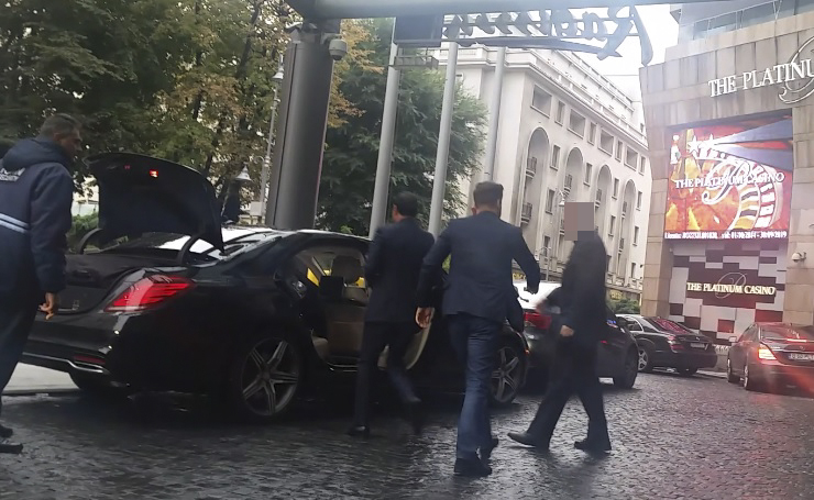 Miliardarul arab a venit, în mare taină, la București, cu avionul privat, ca să o vadă pe iubita româncă