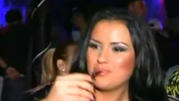 VIDEO Dupa o noapte de manele si whisky, Cruduta il vrea pe Cristi Tanase!