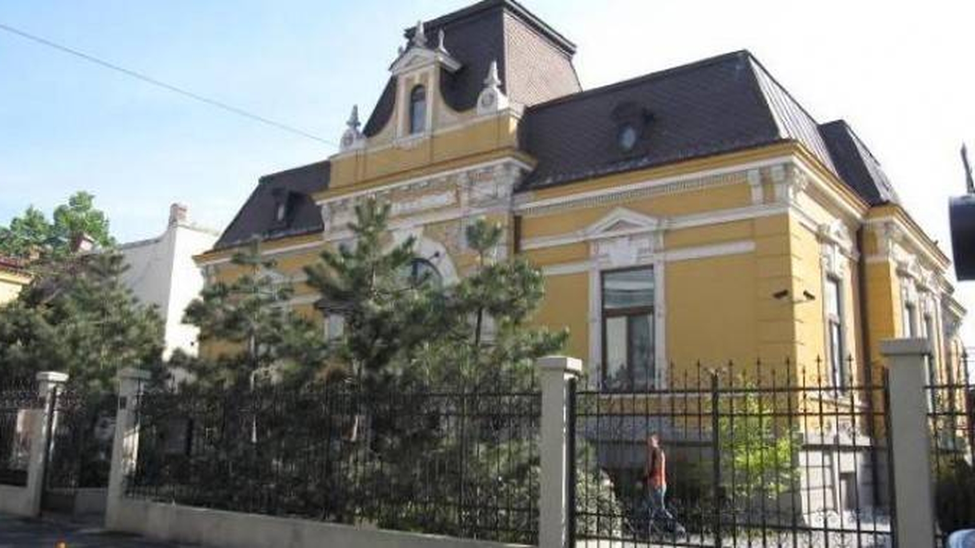 Vezi ce vile si bolizi de lux poti sa cumperi de la licitatiile facute de firmele de executari! Preturile sunt cu 25% mai mici!