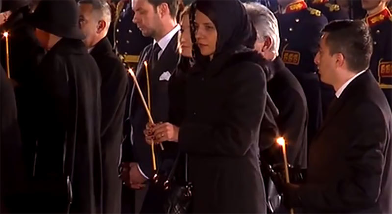 Mai multe persoane au venit să-l conducă pe Regele Mihai I pe ultimul drum