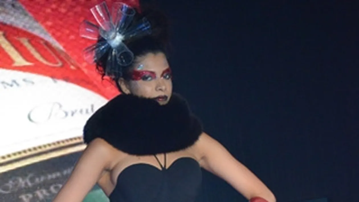 Blanuri, boxeri, pahare, perle! Vezi aici ce colectie transparenta a lansat Bote de Martisor!