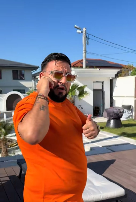 Cum arată curtea lui Costel Biju? Piscina uriașă are un design deosebit