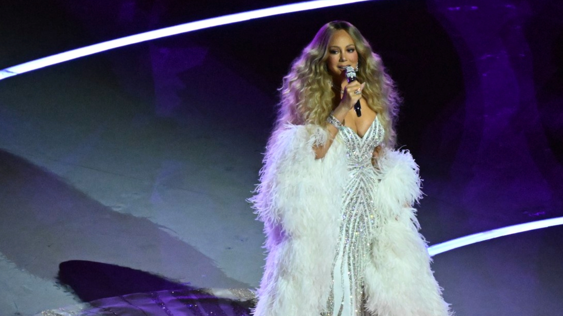 Ce ritual bizar de înfrumusețare are Mariah Carey. Celebra cântăreață adoră băile în lapte