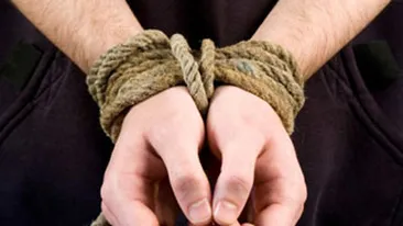 Doi turisti elvetieni, tinuti ostatici opt luni in Pakistan, au evadat!