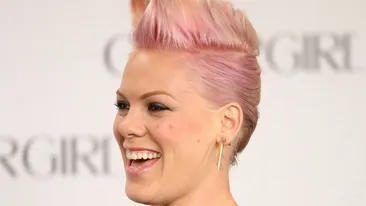 Schimbarea DRASTICA prin care a trecut Pink. Nimeni nu o mai recunoste pe cantareata. Luna iunie e luna nebuniilor