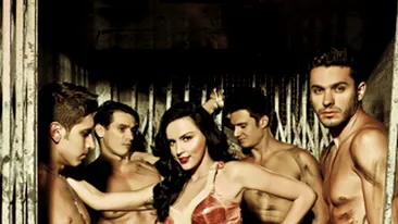 Lavinia s-a blocat in lift cu manechinii lui Bote! A fost amuzant, ei au aparut intr-o ipostaza aproape goi