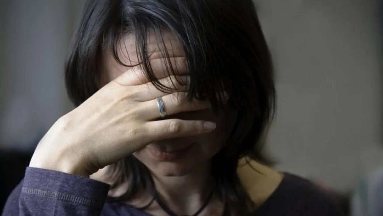 Caz ireal în Suceava! O femeie a fost luată cu forța de fostul partener și dusă la mănăstire. A fost salvată de o măicuță