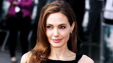 Angelina Jolie arată ca un schelet! Actrita e piele si os, dar nu are de gând să se ingraşe! Cum a fost fotografiată