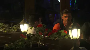 Uite ca nu sunt chiar de nedespartit! O noapte intreaga Bianca stat singura acasa. Slav era la carciuma in Centrul Vechi!