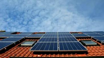 Cât costă să instalezi panouri fotovoltaice pentru o casă cu trei camere. Câți bani economisești dacă le foloseşti