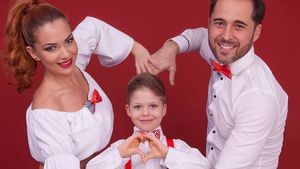 DINU MAXER le-a arătat tuturor că i-a vopsit părul băieţelului său! Iată imaginile