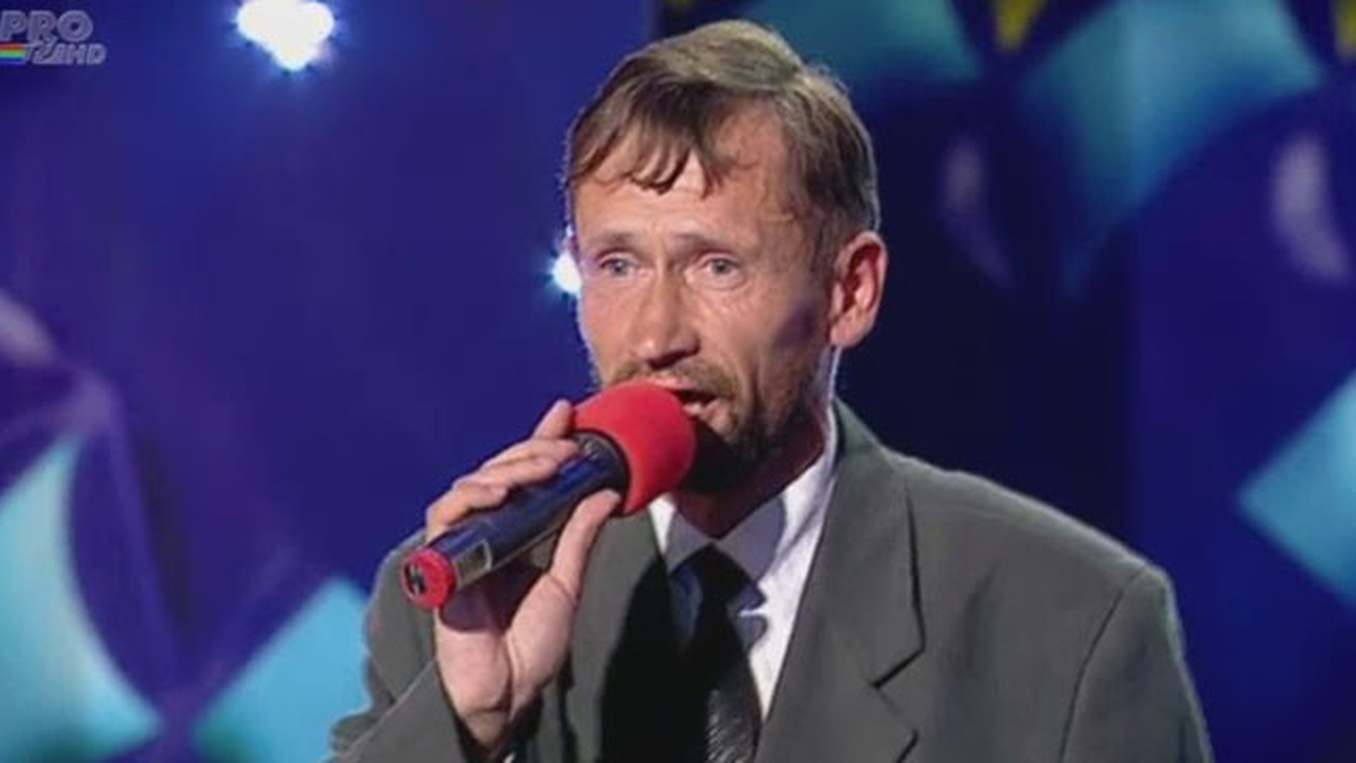 Soc! Un fost concurent de la “Romanii au talent” vrea sa dea lovitura in politica. Pentru iubita lui face…