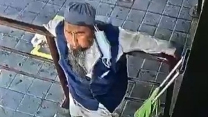 VIDEO| Un bărbat infectat cu noul coronavirus, filmat în timp ce scuipa o altă persoană! A decedat câteva ore mai târziu