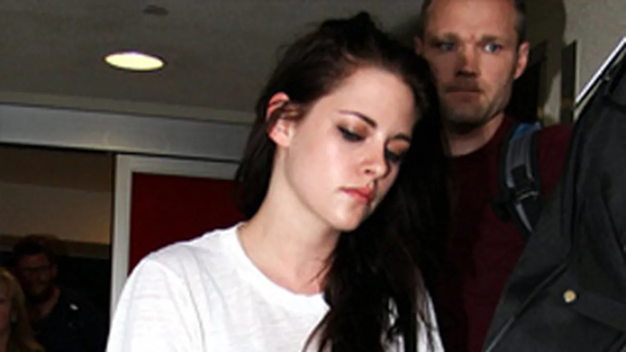 Nu se mai spala, plange non-stop si nu iese din casa: Kristen Stewart e distrusa dupa despartirea de Robert Pattinson