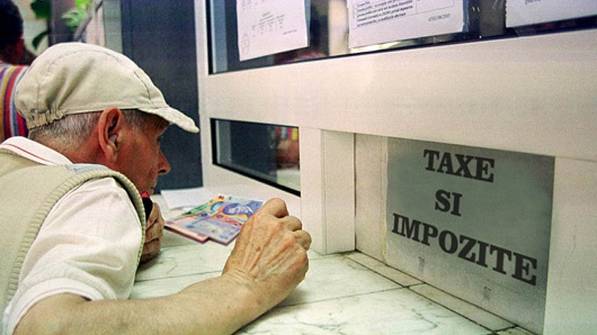 Creşteri alarmante ale taxelor şi impozitelor locale! Totul are legătură cu...contribuţiile sociale!