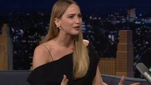 Jennifer Lawrence a dezvăluit secretul: se ceartă cu internauții de pe un cont fals